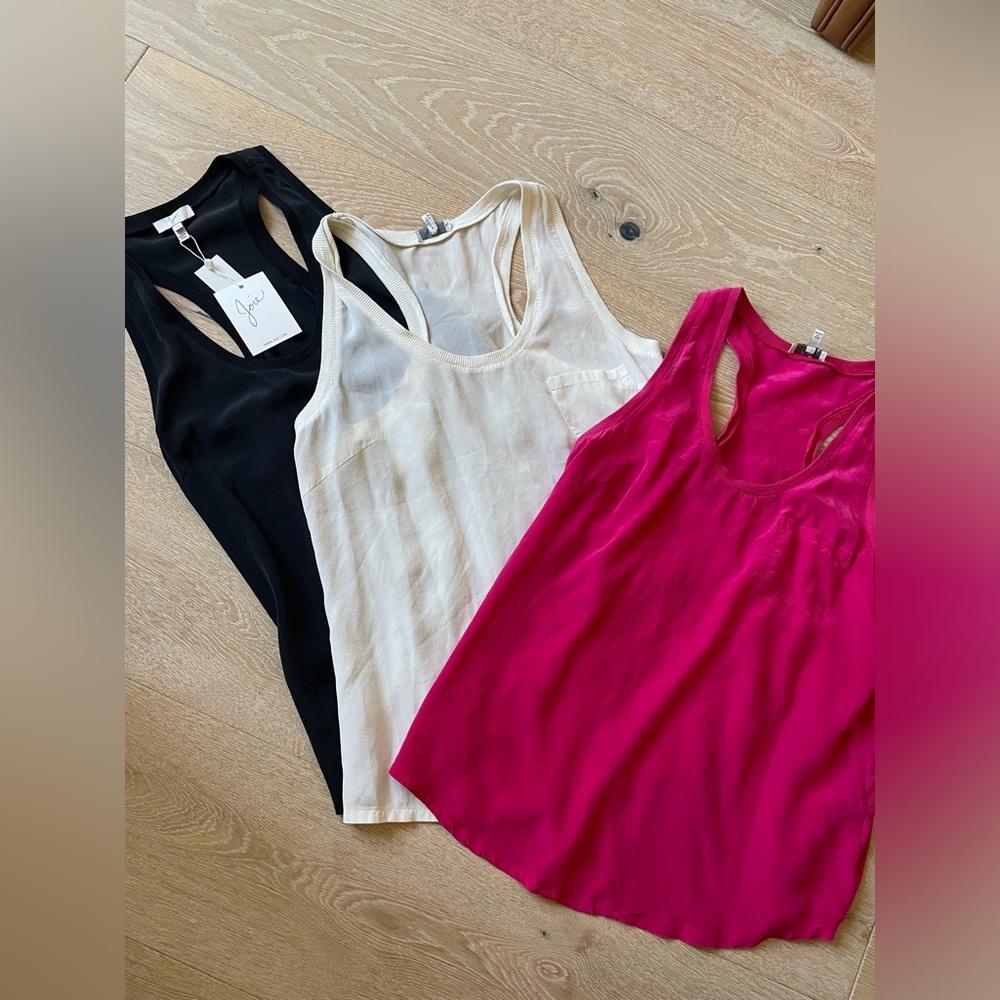 3 Joie alicia racerback tank tops
100% silk
Black, fuschia and off white
